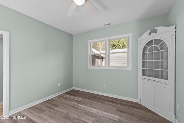 unfurnished room featuring ceiling fan and hardwood / wood-style floors