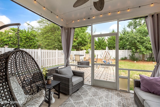 sunroom with ceiling fan