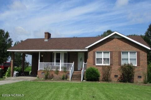 view of front facade with a porch and a front lawn