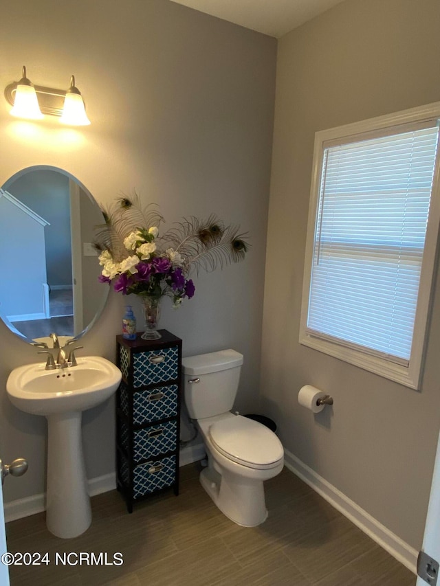 bathroom featuring sink and toilet