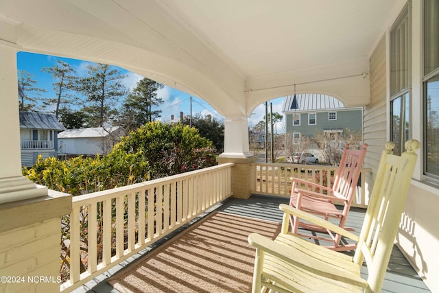 balcony featuring covered porch