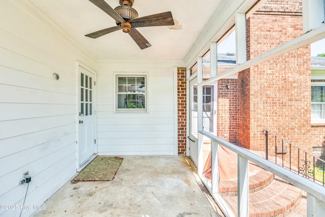 view of front of home featuring a front lawn