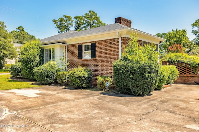 view of front of property featuring a patio area