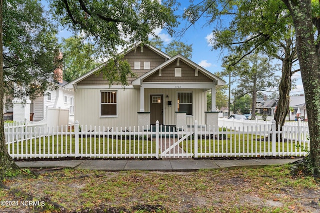 view of front of home featuring a porch and a front yard