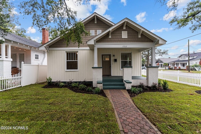 view of front facade with a front yard and a porch