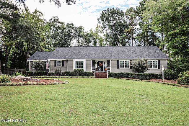 ranch-style house featuring a front yard