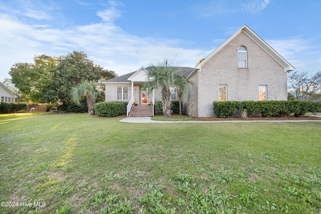 view of front of house featuring a front yard