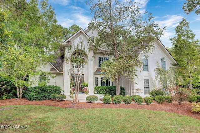 view of front of property featuring a front yard and stucco siding