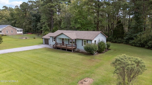 view of front of house featuring a front lawn and a garage