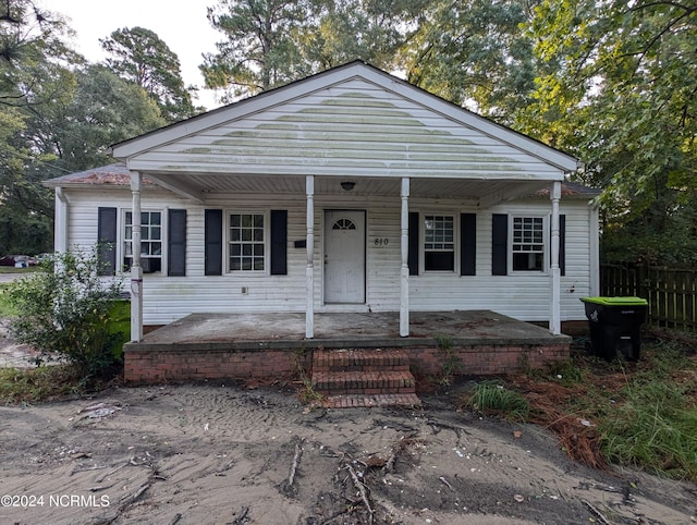 view of front facade featuring a porch