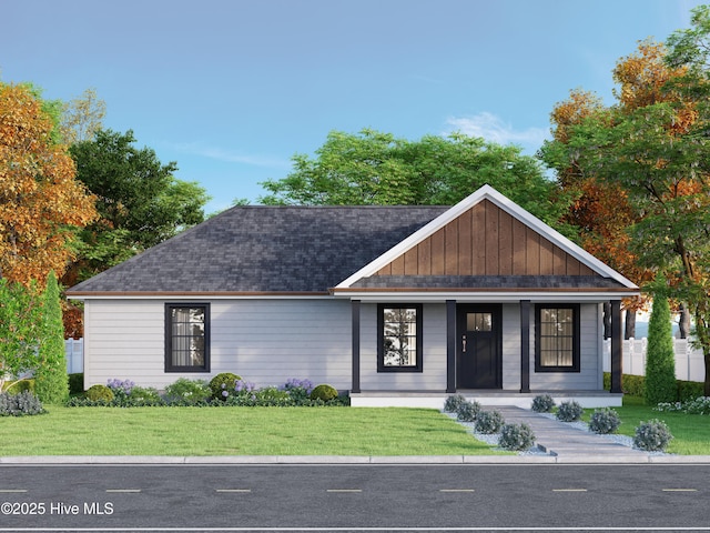 view of front of property featuring a front lawn and covered porch