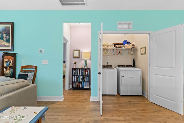 laundry room featuring laundry area, independent washer and dryer, visible vents, and light wood-style floors