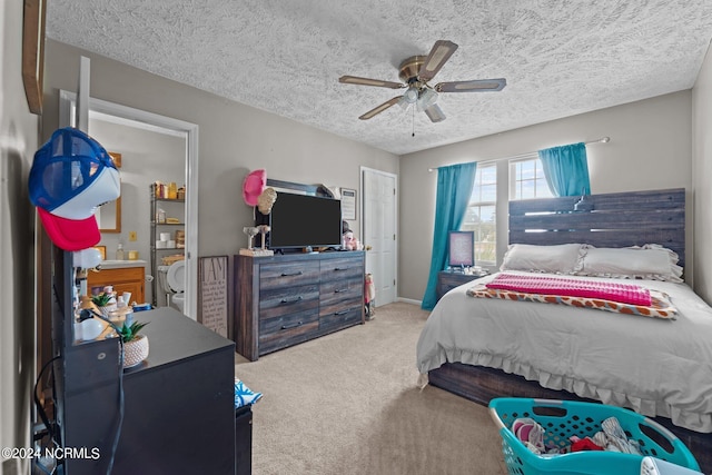 bedroom featuring ceiling fan, a textured ceiling, and carpet