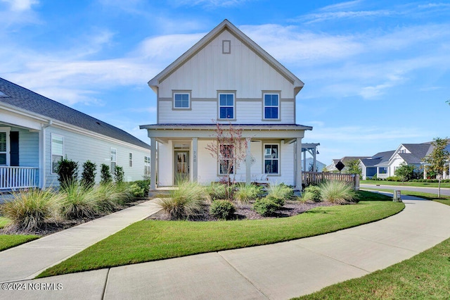 view of front of property featuring a front yard and covered porch