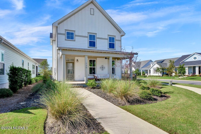 view of front of property featuring a front yard and a porch