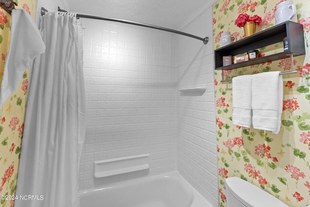 bathroom with a textured ceiling, crown molding, toilet, and shower / bathtub combination with curtain