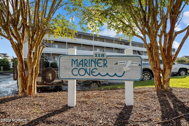 view of community / neighborhood sign