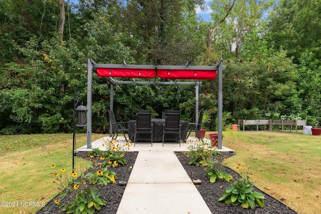 view of yard with a patio area