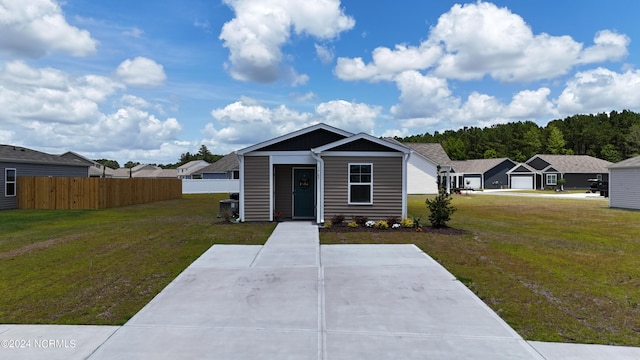 view of front of home featuring a front yard