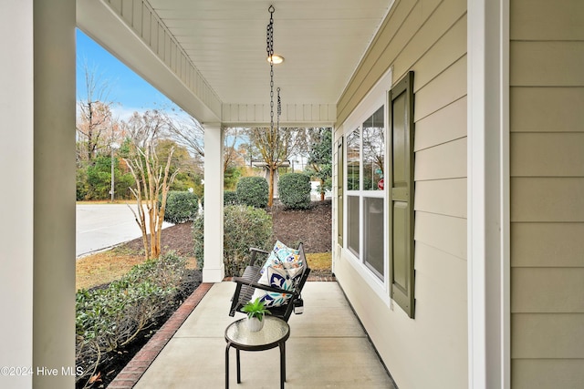 view of patio / terrace with covered porch