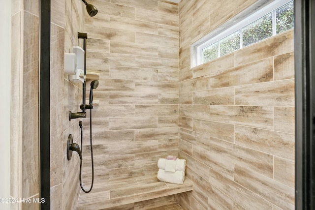 bathroom featuring a tile shower