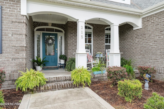 entrance to property featuring a porch