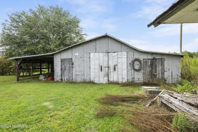 view of outbuilding featuring a yard