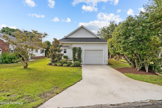 view of front facade featuring a garage and a front yard