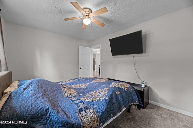 bedroom with ceiling fan, a textured ceiling, and carpet