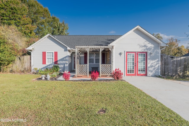 ranch-style house featuring a front yard