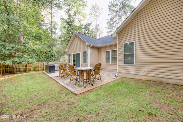 view of yard with a patio