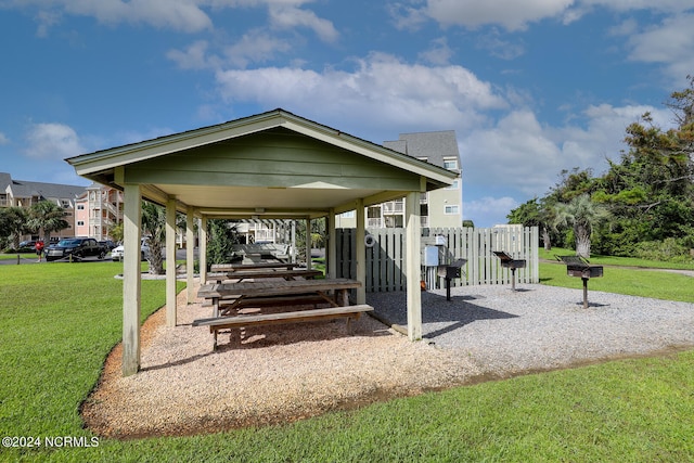 view of property's community featuring a yard