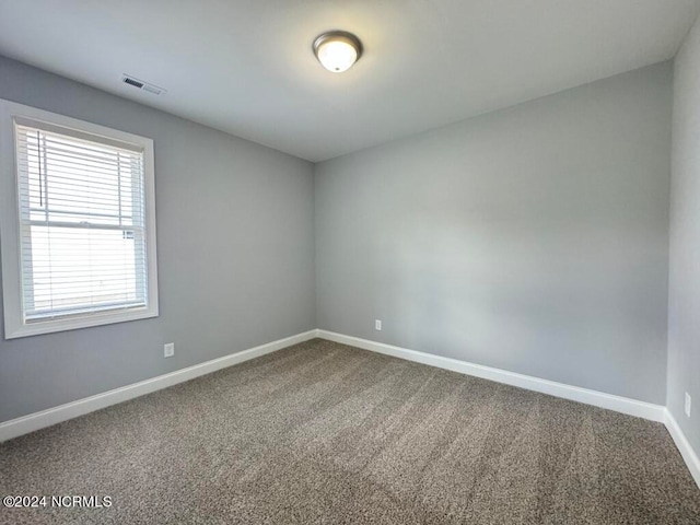 unfurnished room with carpet