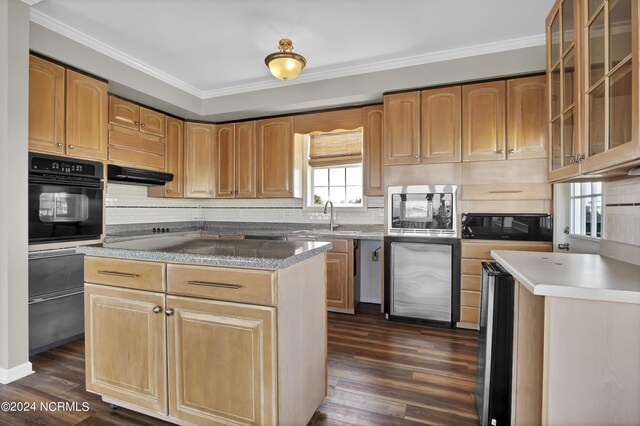 spare room featuring ceiling fan and dark hardwood / wood-style flooring