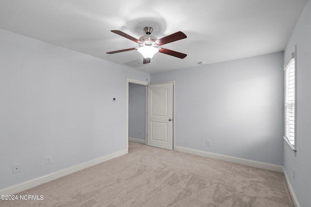 unfurnished room featuring ceiling fan and light colored carpet