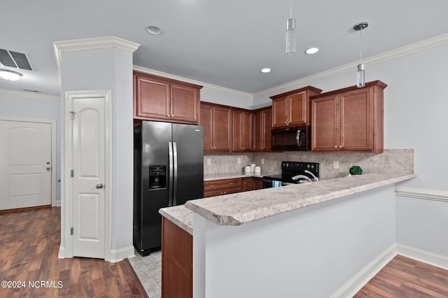 kitchen with black appliances, kitchen peninsula, hardwood / wood-style flooring, and decorative light fixtures