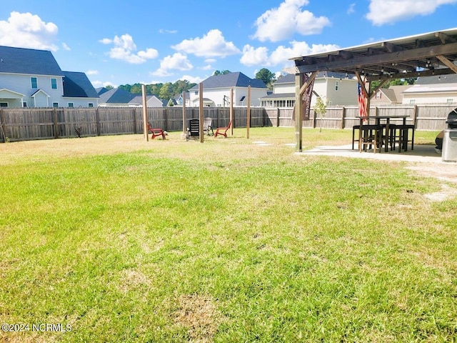 view of yard featuring a pergola and a patio area