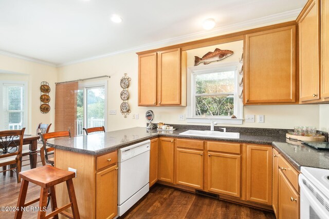 kitchen featuring sink, kitchen peninsula, white appliances, dark wood-type flooring, and crown molding