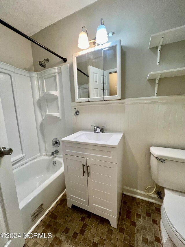 full bathroom with washtub / shower combination, a textured ceiling, vanity, and toilet