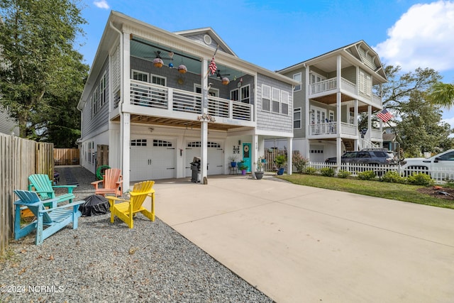 view of front facade featuring a garage and ceiling fan