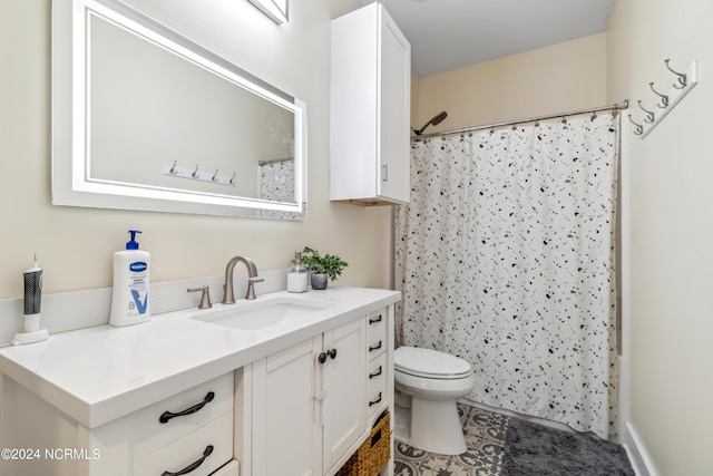 bathroom with a shower with shower curtain, vanity, and toilet