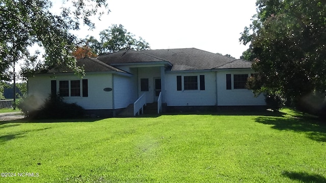 ranch-style house featuring a front lawn