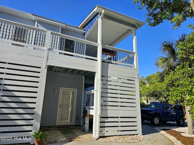 exterior space featuring a balcony