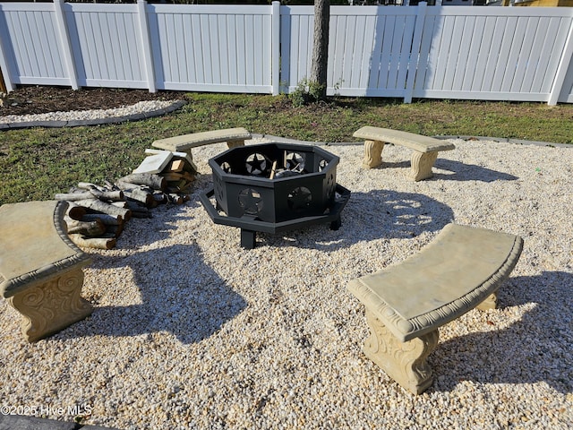 view of yard featuring a fire pit