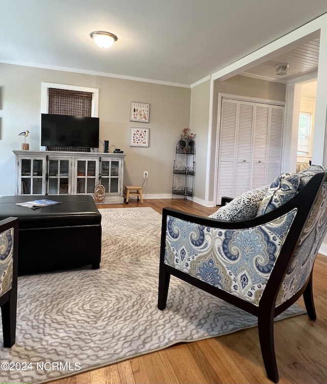 living room featuring hardwood / wood-style floors and crown molding