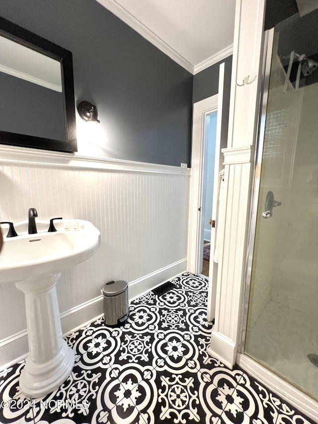 bathroom featuring crown molding and an enclosed shower