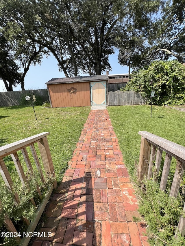 view of yard with a storage unit