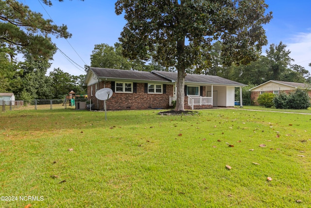 ranch-style home featuring a porch and a front lawn