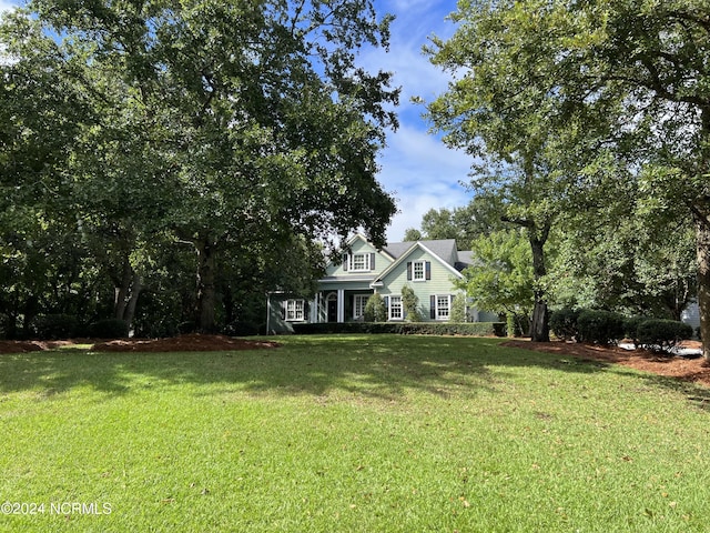 view of front of house with a front lawn