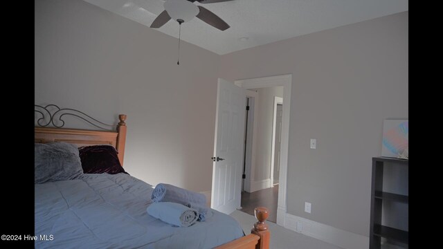 bedroom with ceiling fan